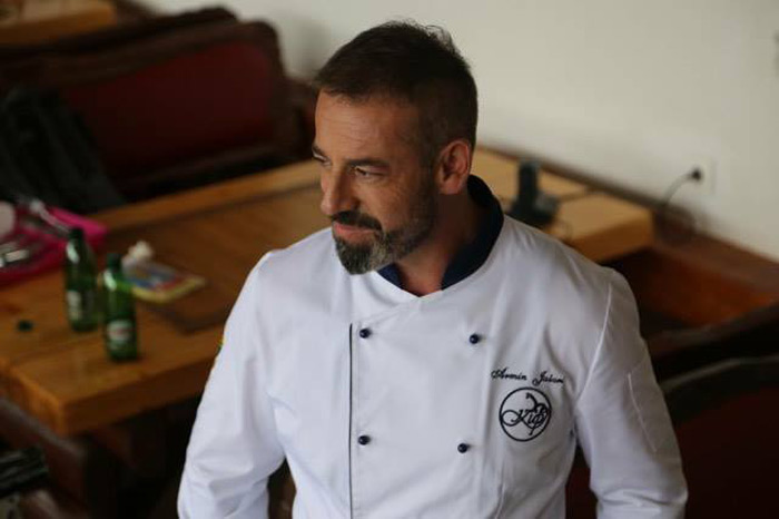 Evo gdje je Armin Jašari dok mu u Sarajevu plijene imovinu zbog dugova