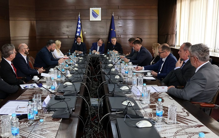 Premijer Nikšić: Javna preduzeća moraju jasno pokazati šta rade za građane