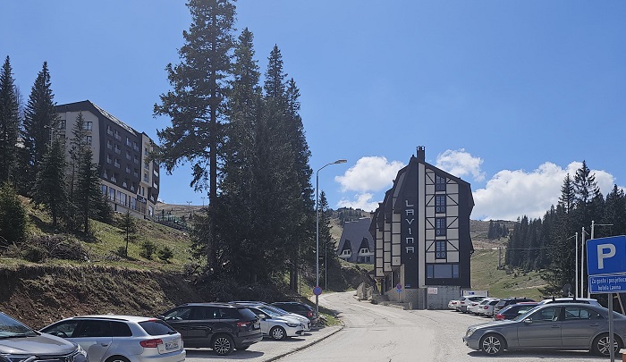 Turisti iz regiona i Evrope uživaju u ljepotama Jahorine, planinari iz Maribora osvajaju vrh za Prvi maj