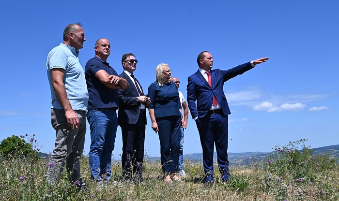 Ministar Hrnjić s predsjednicom Bradarom posjetio Općinu Dobretići: Novim mjerama do unapređenja poljoprivredne proizvodnje