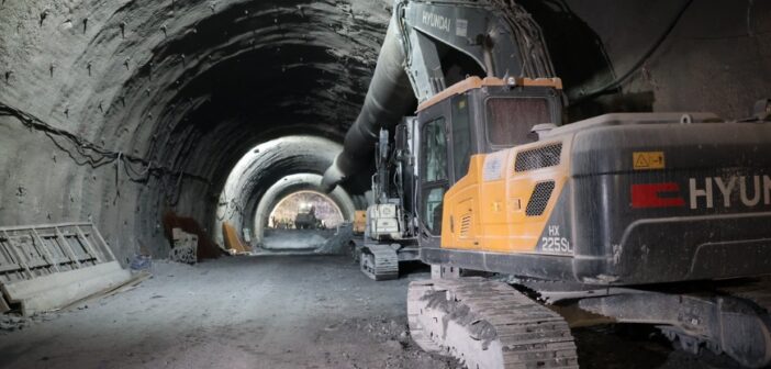 Unutrašnjost tunela Hranjen na novoj brzoj cesti između Sarajeva i Goražda